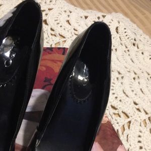 Open toed patent leather pumps 4”. 👠 “ALDO”